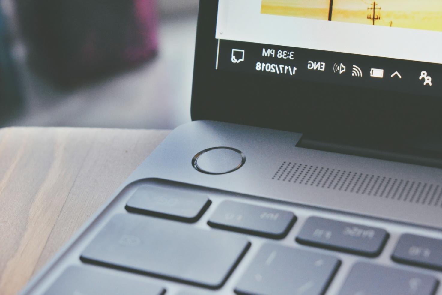 Cross-chain blockchain network visualization showing interconnected nodes